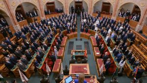 Mađar se obratio Parlamentu uoči glasanja o amandmanu na Ustav koji predviđa smenu predsednika Šuljoka: "Da li ste mislili da će Orban odlučiti šta znači volja mađarskog naroda?" 2 Mađar se obratio Parlamentu uoči glasanja o amandmanu na Ustav koji predviđa smenu predsednika Šuljoka: "Da li ste mislili da će Orban odlučiti šta znači volja mađarskog naroda?" 2