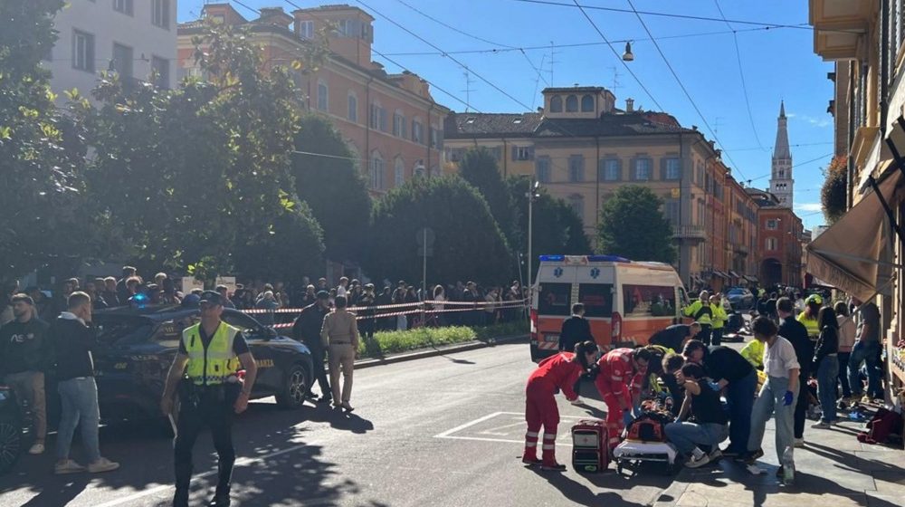 Automobil se zaleteo na pešake u Modeni, najmanje osmoro povređeno 1