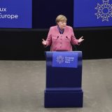 Merkel dobila orden EU, ali i oštre kritike 1