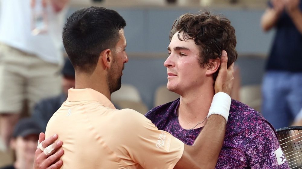 Novak Đoković i Žoao Fonseka, Foto: EPA/CHRISTOPHE PETIT TESSON