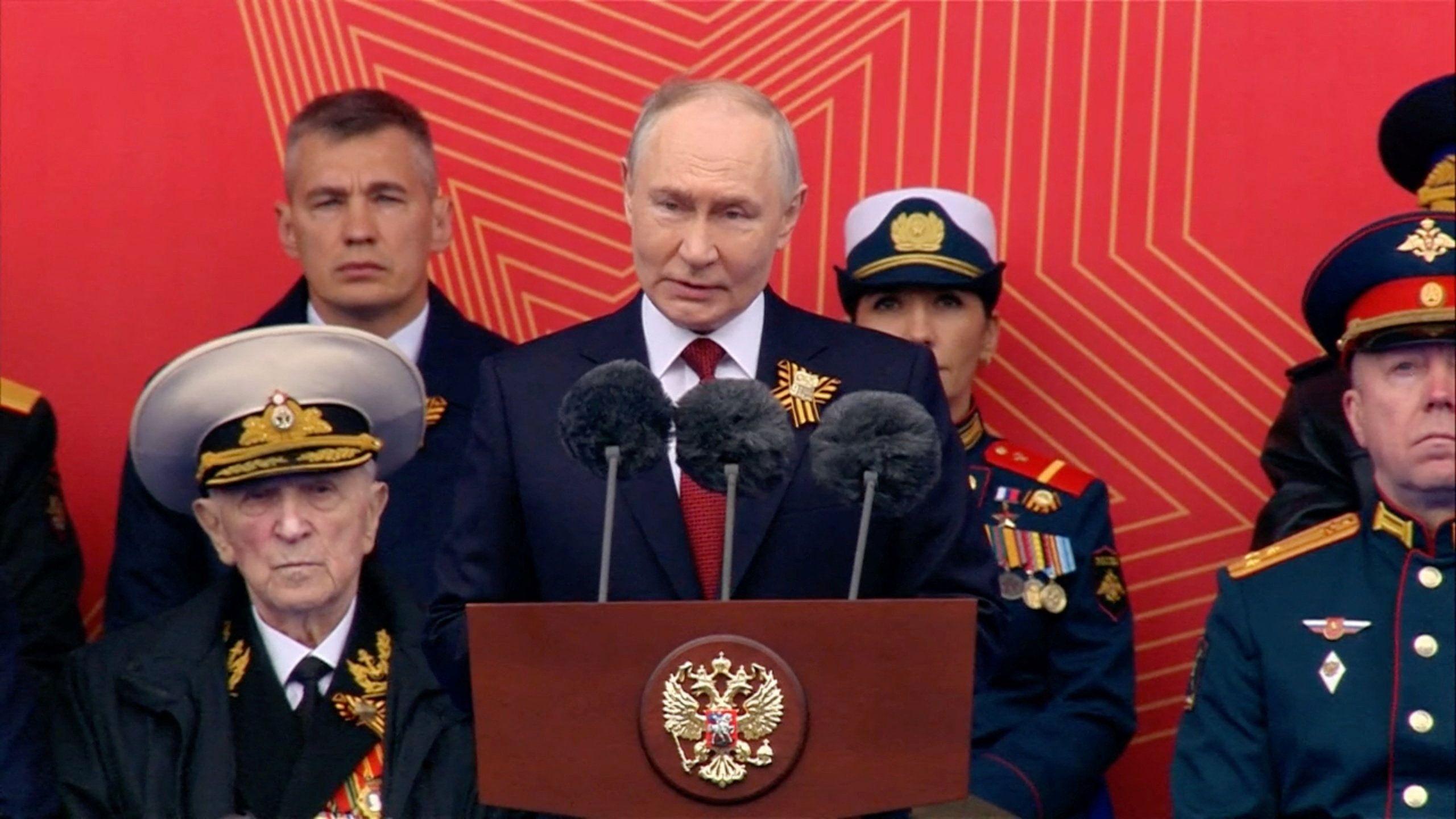 'Pobeda će uvek biti naša': Putin na vojnoj paradi u Moskvi 1 putin na vojnoj paradi