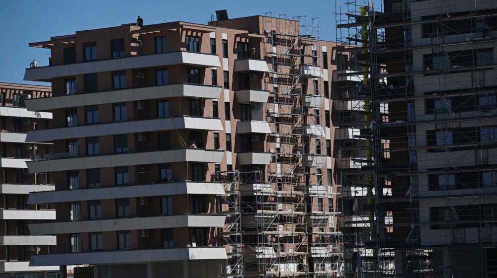 Nova ekonomija: EXPO postavlja oslikane šaht poklopce po Beogradu, cena od 1.150 evra 4