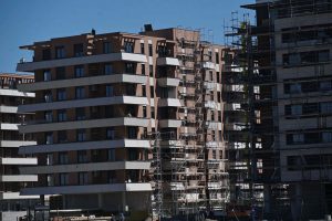 Nova ekonomija: EXPO postavlja oslikane šaht poklopce po Beogradu, cena od 1.150 evra 2