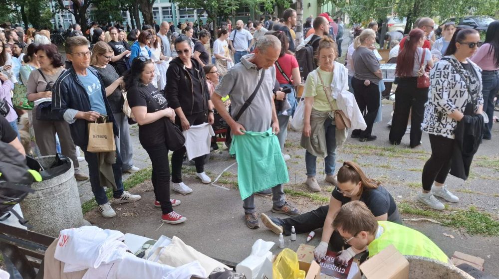 Novosađani se u velikom broju odazvali akciji štampanja poruke "Studenti pobeđuju" 1