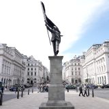 Kako je Benksi postavio statuu u centru Londona 5