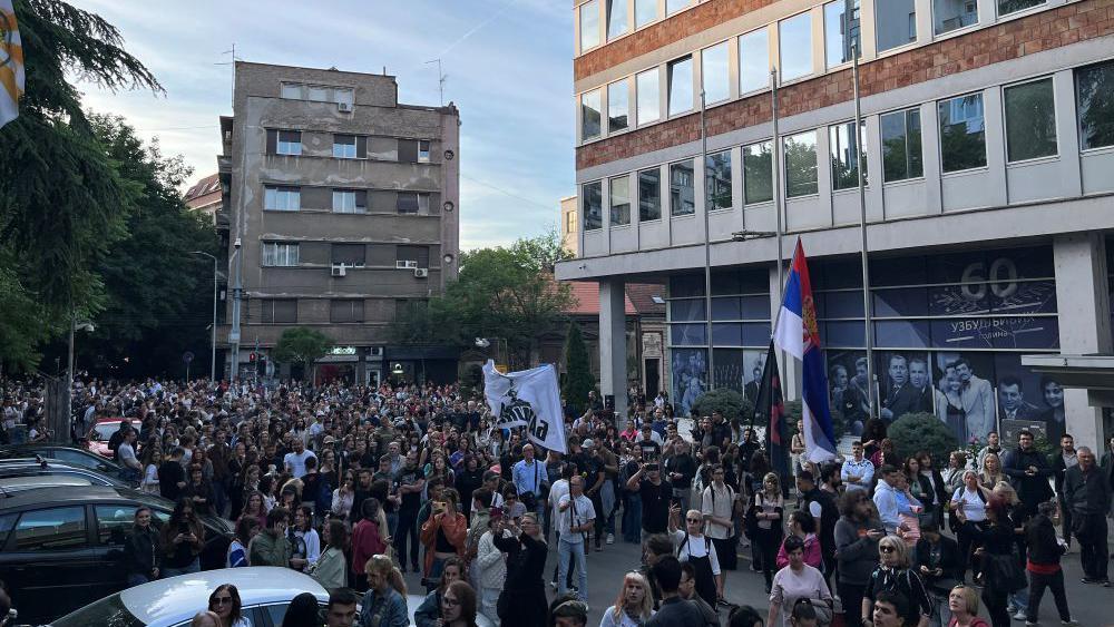 Vozaču koji je udario penzionera kod Pravnog fakulteta 30 dana pritvora 2 Protest ispred Radio-televizije Srbije