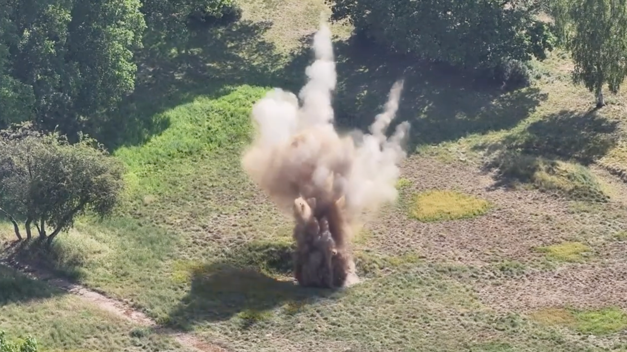 'Pozivala sam ljude u baštu da se igraju mojom bombom' 4 pogled iz vazduha na mesto detoniranja bombe