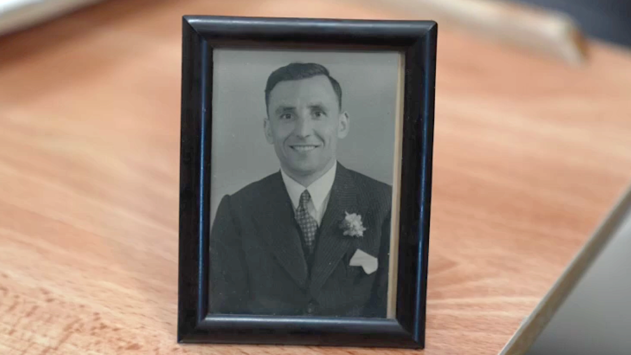 Pronalaženje redova Toma: Kako je rešena porodična misterija o sovjetskom ratnom zarobljeniku 1 uramljena fotografija muškarca