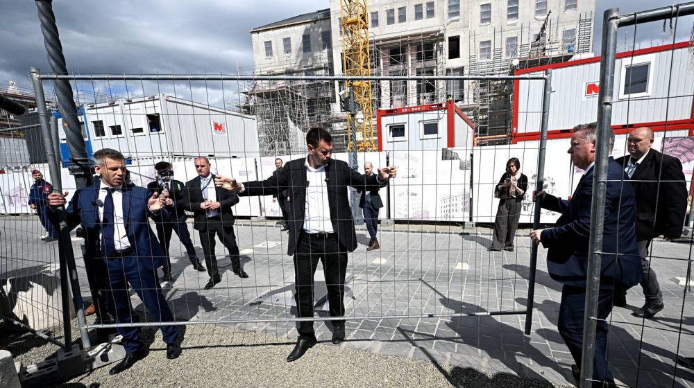 Mađar sklonio ograde ispred bivšeg Orbanovog sedišta u Budimpešti, zgrada otvorena za posetioce 1