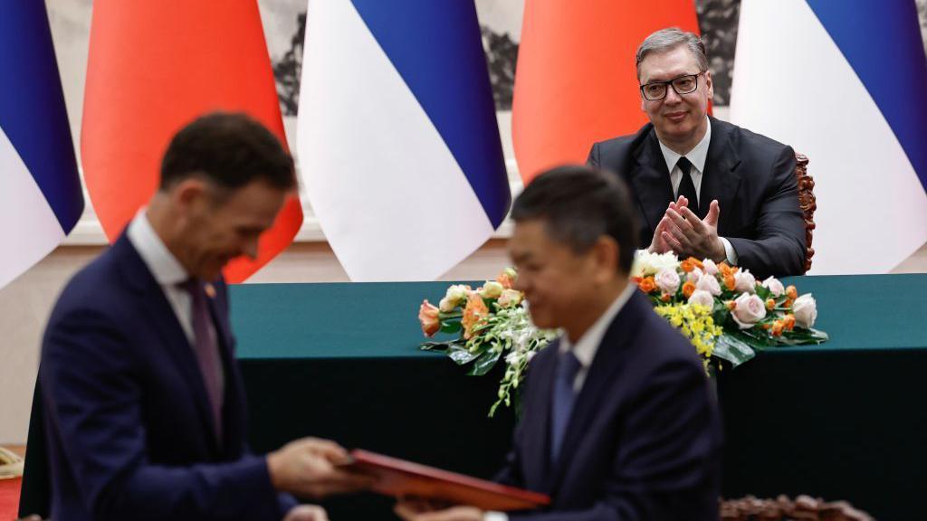 Srbija ne sklanja pogled sa Kine - i obrnuto 1 potpisivanje sporazuma u Pekingu, srbija i kina, odnosi srbije i kine