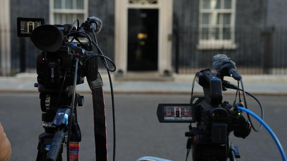 Buran dan u Londonu: Ostavke ministara, Starmer ne popušta 3 dauning strit