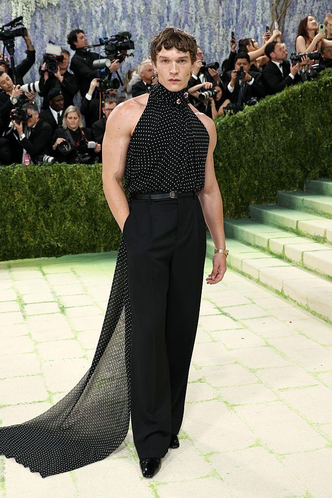 Met Gala 2026: Perje, jedrenjak na Madoninoj glavi, Bed Bani kao starac 19 Zvezda serije Žestoko rivalstvo Konor Stori n