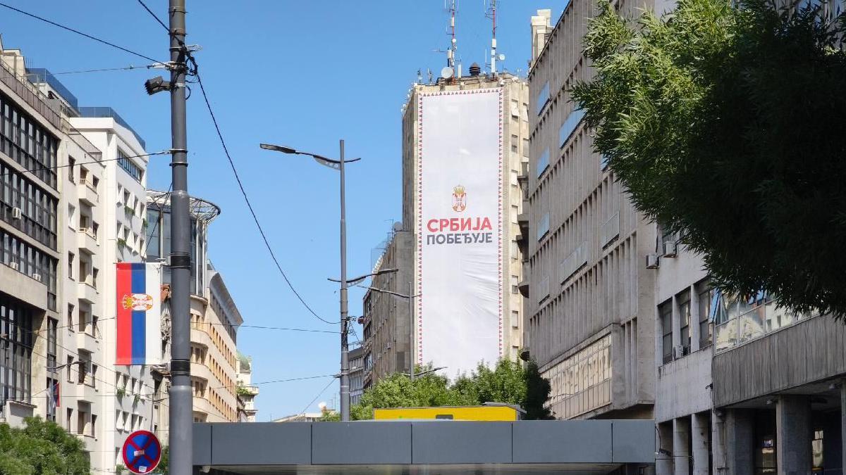 Bele čiope: Skinut bilbord 'Srbija pobeđuje' zbog ugroženih ptica u Beogradu 3 Centar Beograda