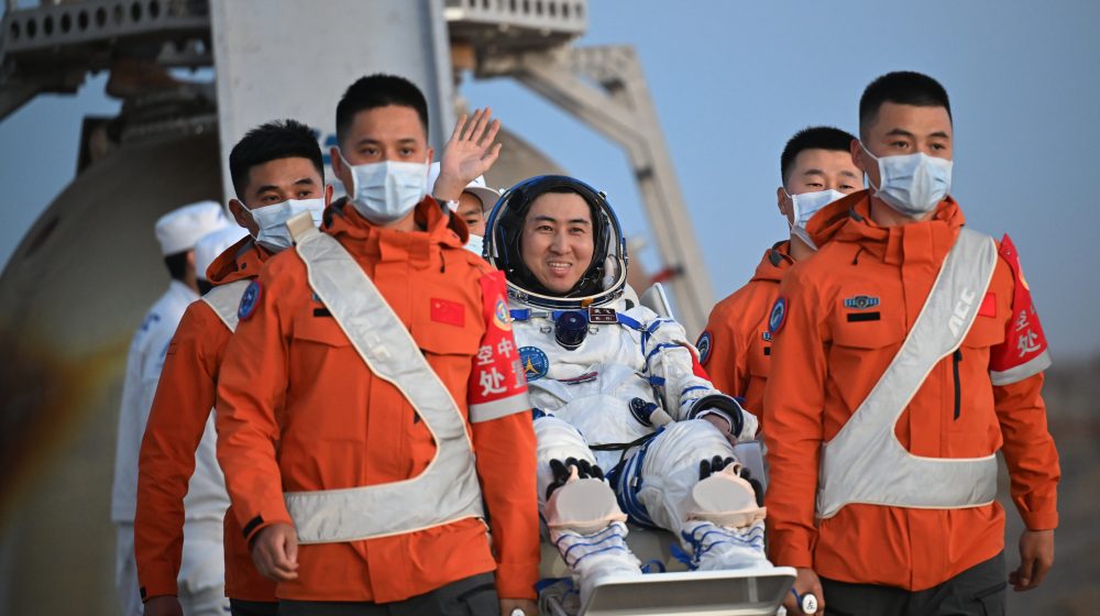 Tri kineska astronauta vratila se na Zemlju posle gotovo sedam meseci u svemiru 1