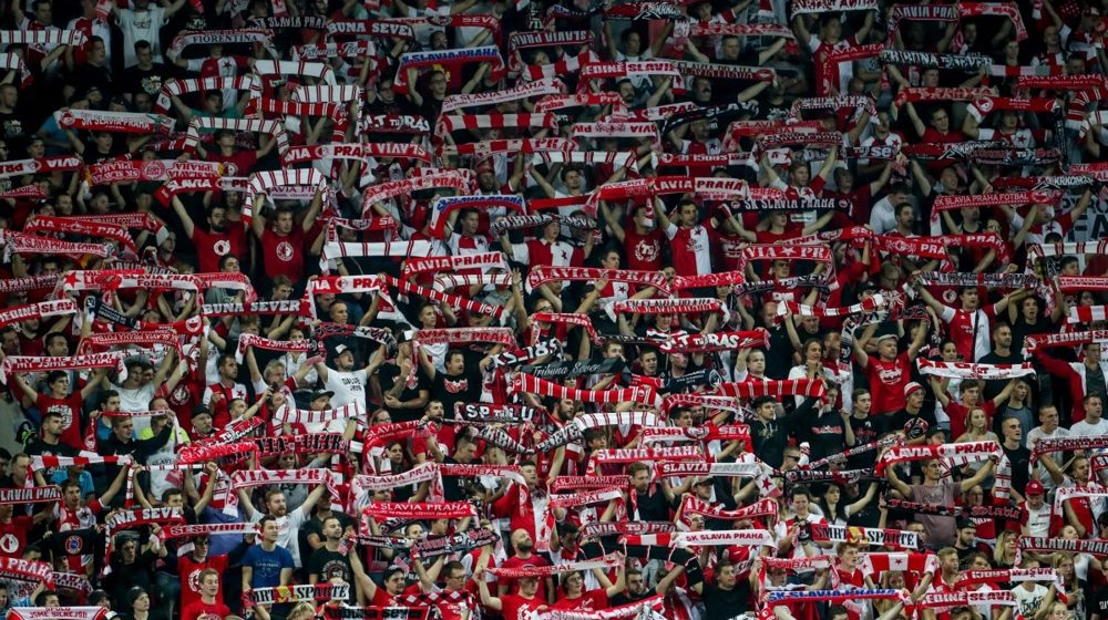 (VIDEO) Slavija imala obezbeđenu titulu kada su njeni navijači napravili haos u 97. minutu: Registrovan meč 0:3 i sada gradski rival ima šansu 1