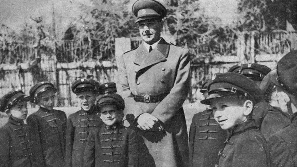 'Nema dokaza' da je Blagoje Jovović pucao na Antu Pavelića u Argentini 2 Ante Pavelić u uniformi sa decom