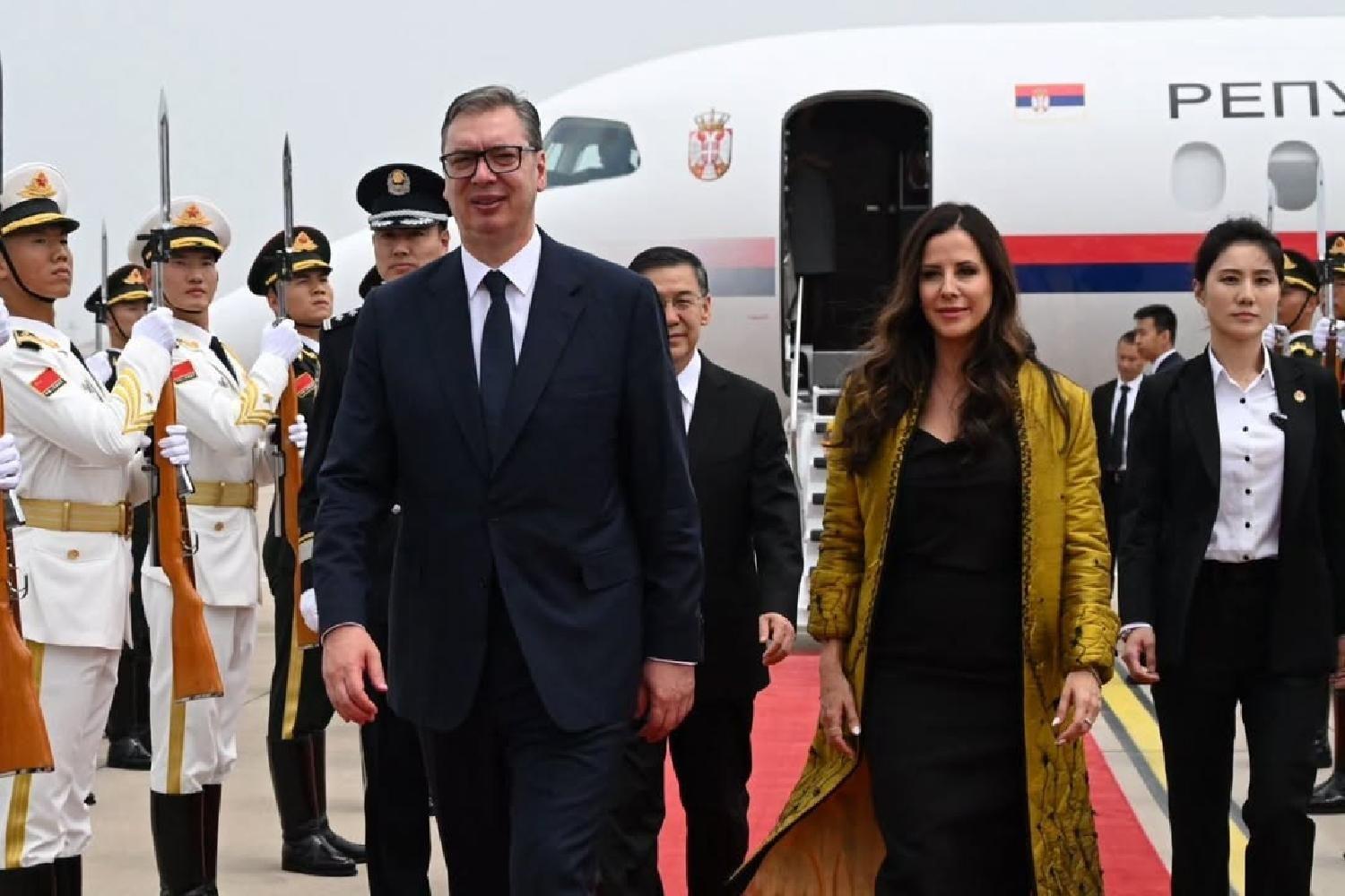Srbija i Kina: Vučiću orden od Sija, 'živelo čelično prijateljstvo' 4 predsednik Srbije Aleksandar Vučić, sa suprugom, stigao je u zvaničnu posetu Kini