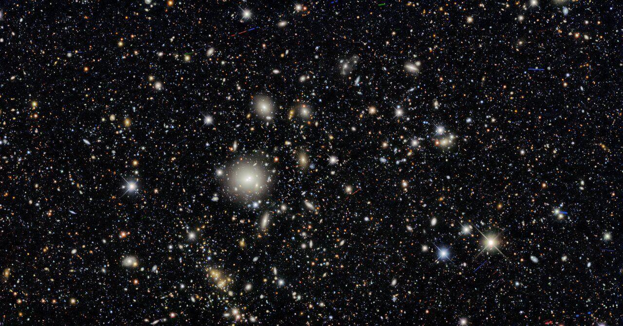 Nova mapa univerzuma otkriva tragove misteriozne tamne energije 4 Fotografija svemira ispunjenog galaksijama, zvezdama i asteroidima.