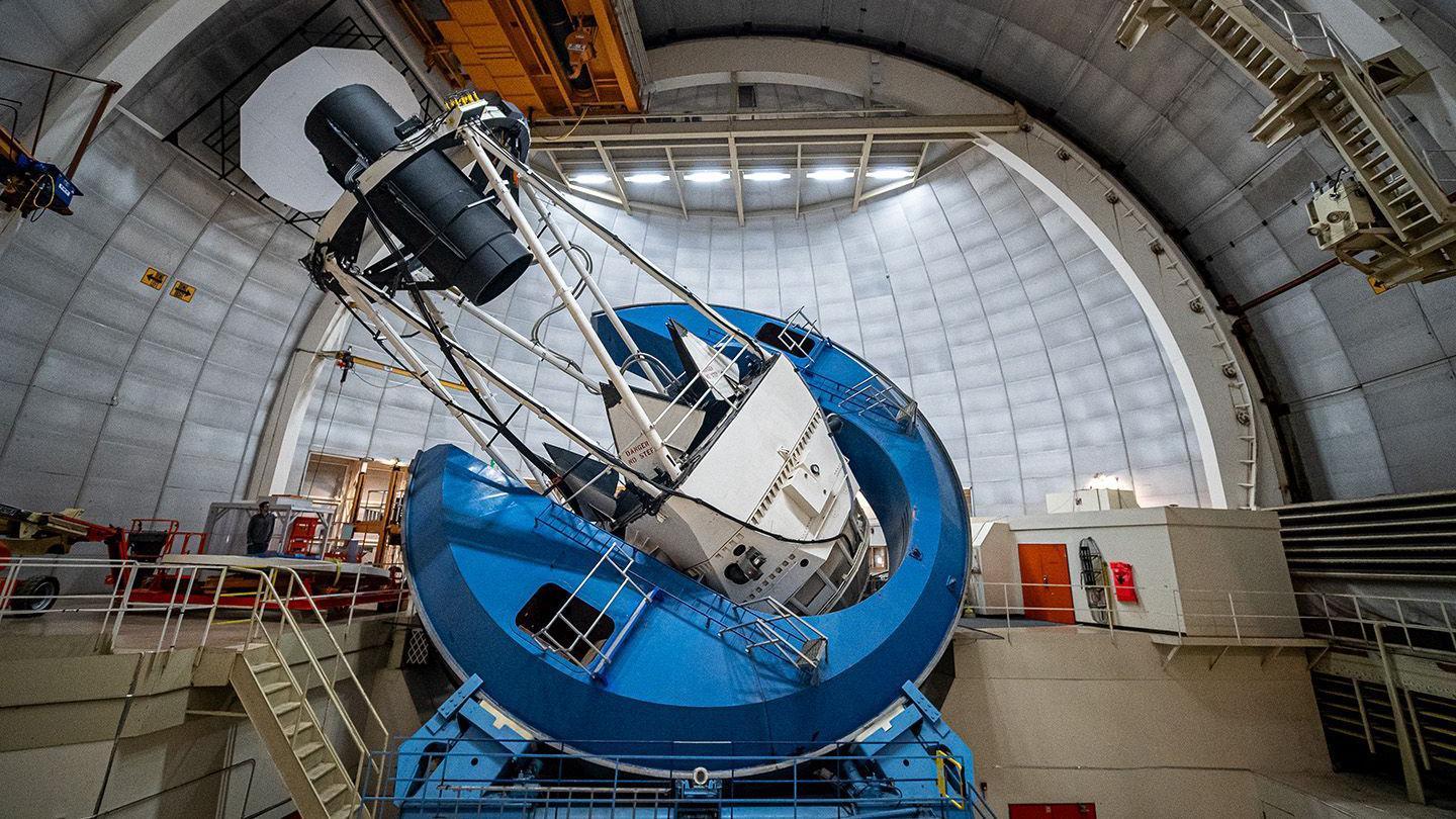 Nova mapa univerzuma otkriva tragove misteriozne tamne energije 5 Fotografija unutrašnjosti teleskopa Majal, unutar kupole koja ga pokriva