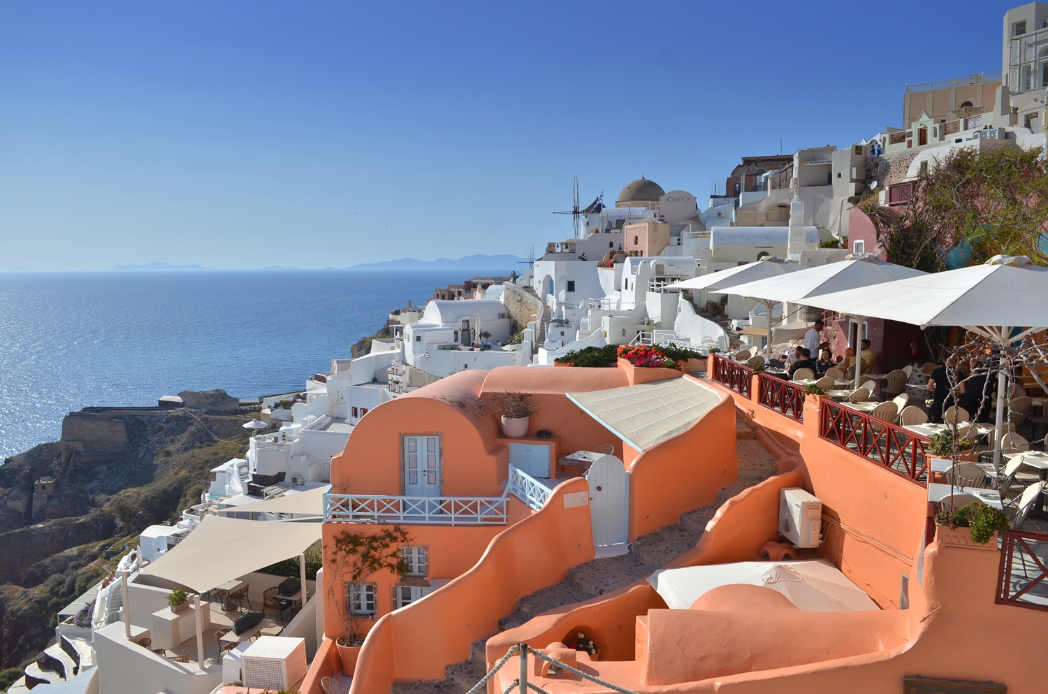Ostrvo na ivici vulkana: Zašto je Santorini jedno od najlepših mesta Mediterana 3 Ostrvo na ivici vulkana: Zašto je Santorini jedno od najlepših mesta Mediterana 2