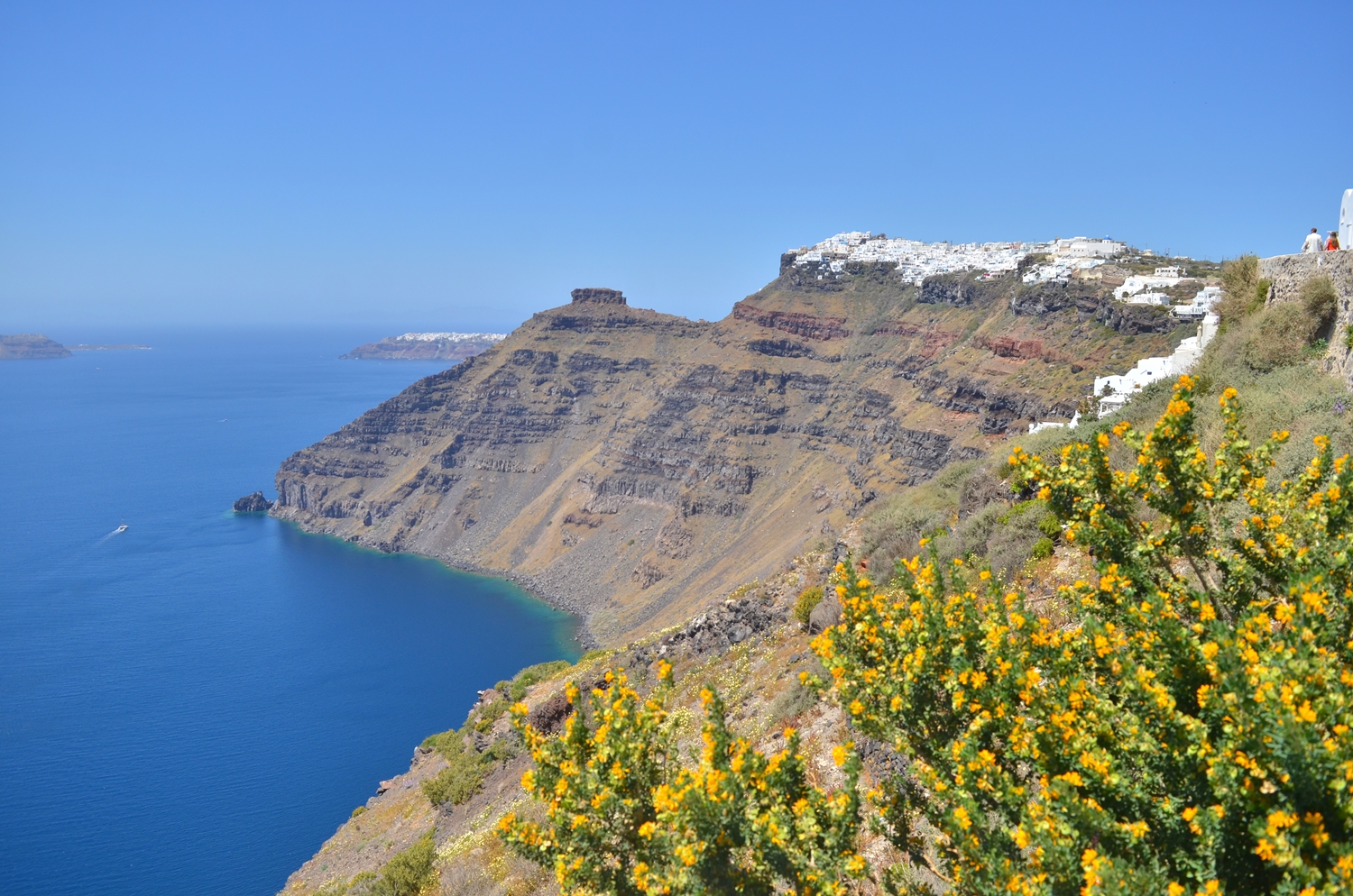 Ostrvo na ivici vulkana: Zašto je Santorini jedno od najlepših mesta Mediterana 2 Ostrvo na ivici vulkana: Zašto je Santorini jedno od najlepših mesta Mediterana 1