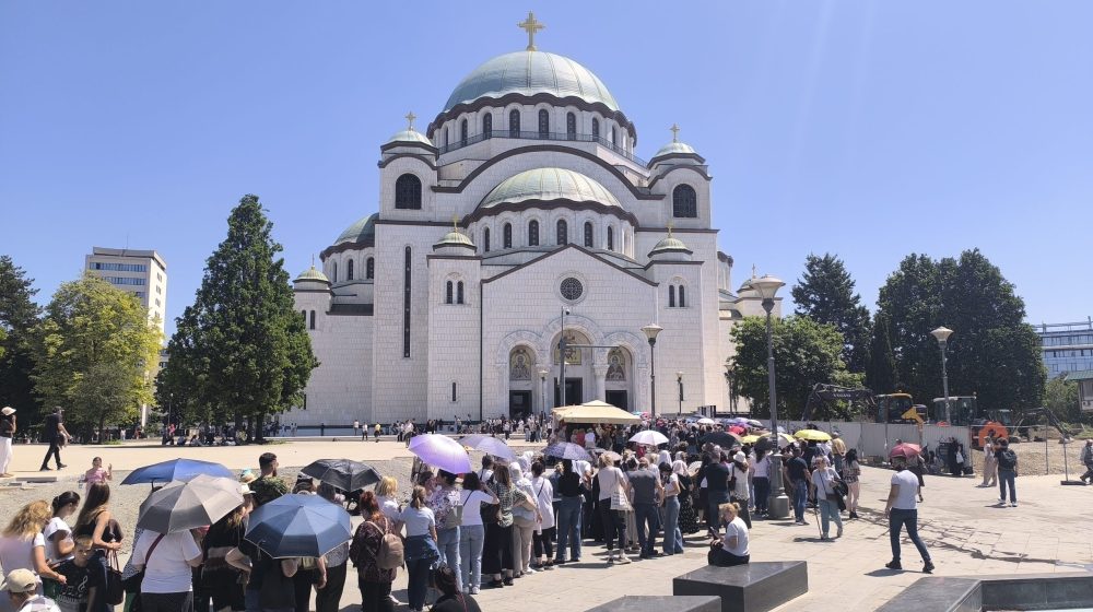 "Čovek vidi da nije sam": Građani u redovima satima čekaju za celivanje Pojasa Presvete Bogorodice 1