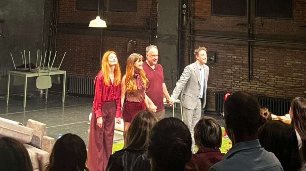 Kako razumemo ljubav, vernost, laž, bliskost, prevaru, poverenje: Ekipi komedije "Istina" višeminutne ovacije na premijeri u Bitef teatru 1