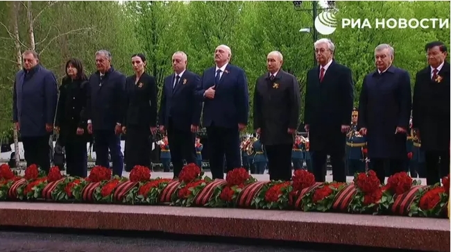 Parada povodom Dana pobede u Moskvi, Putin govorio osam ipo minuta, ministrima bilo zabranjeno prisustvo: "Cilj ruske vojske pravedan" (VIDEO) 2 Parada povodom Dana pobede u Moskvi, Putin govorio osam ipo minuta, ministrima bilo zabranjeno prisustvo: "Cilj ruske vojske pravedan" (VIDEO) 2