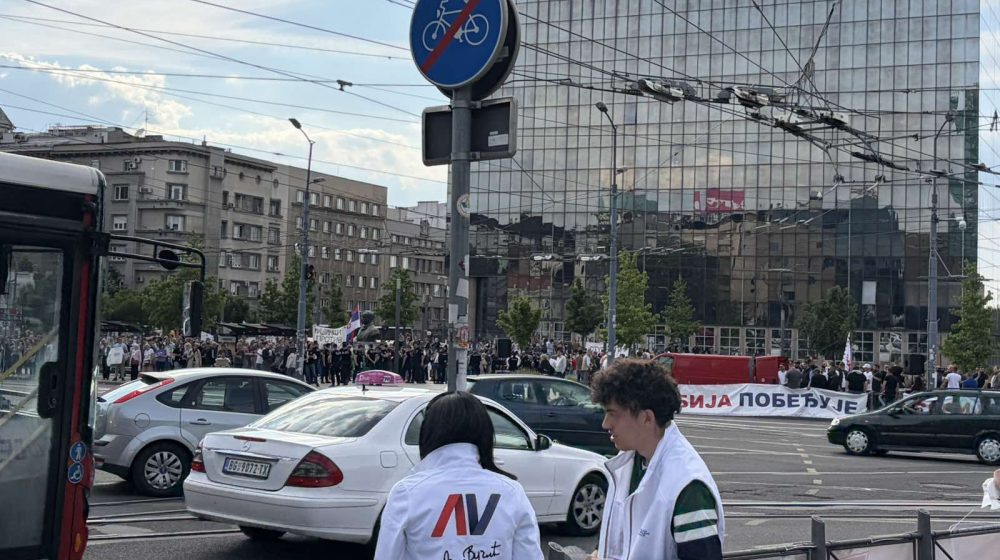 (VIDEO) Naprednjaci se povlače sa Trga Slavija: Vučić ih navodno pozvao da to učine 1