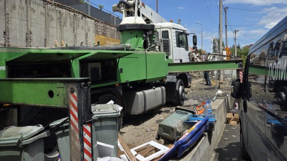 Prilikom popravke nadvožnjaka u kragujevačkom naselju Sušica puklo crevo za beton, dva radnika lakše povređena 1