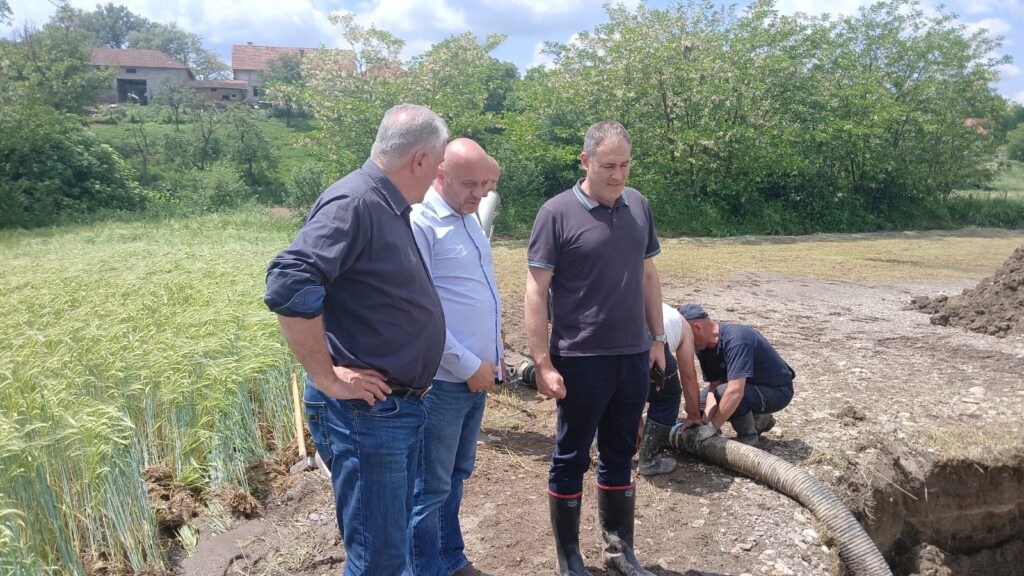 Problemi sa vodosnabdevanjem u Čačku: Bolnica stopira zakazane operacije, primaju samo hitne 2 Problemi sa vodosnabdevanjem u Čačku: Bolnica stopira zakazane operacije, primaju samo hitne 2
