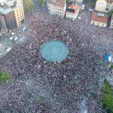 Pitali smo AI - koliko ljudi je juče bilo na Slaviji? 5