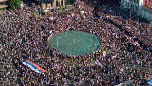 Studentkinja Elena upitala je pred hiljadama ljudi na protestu na Slaviji: Jesmo li država ili smo mafija? 1