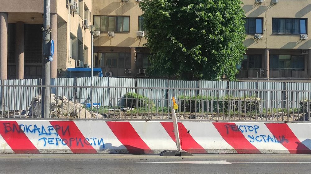 Osvanuli grafiti ispred policijske stanice "29. novembar" 1