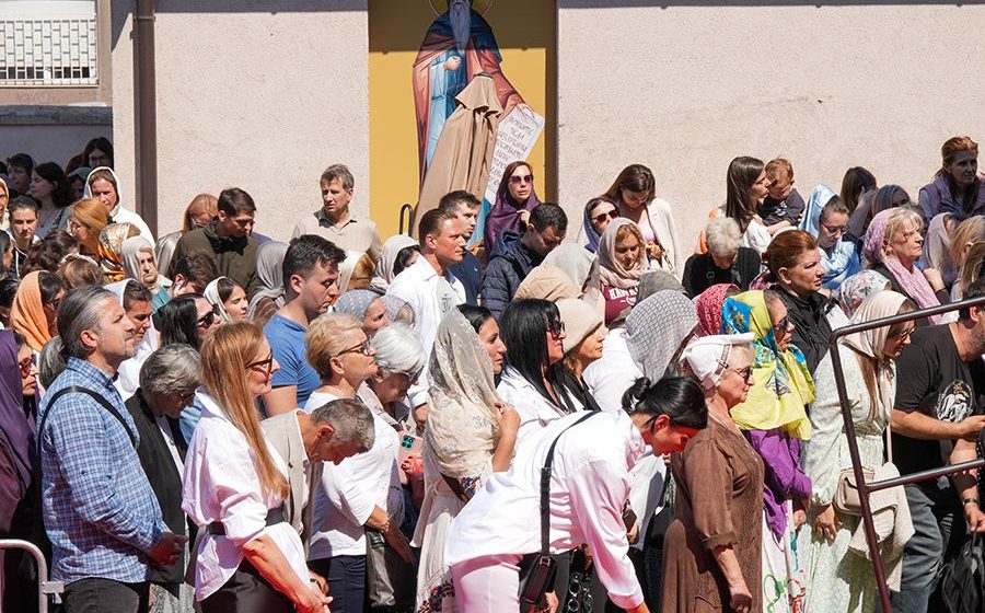 Spasovdanska litija na čelu sa Pojasom Presvete Bogorodice stigla do Hrama Svetog Save 1