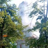 Ugašen požar u crkvi u Botošu kod Zrenjanina, od jačine plamena srušio se zvonik 7