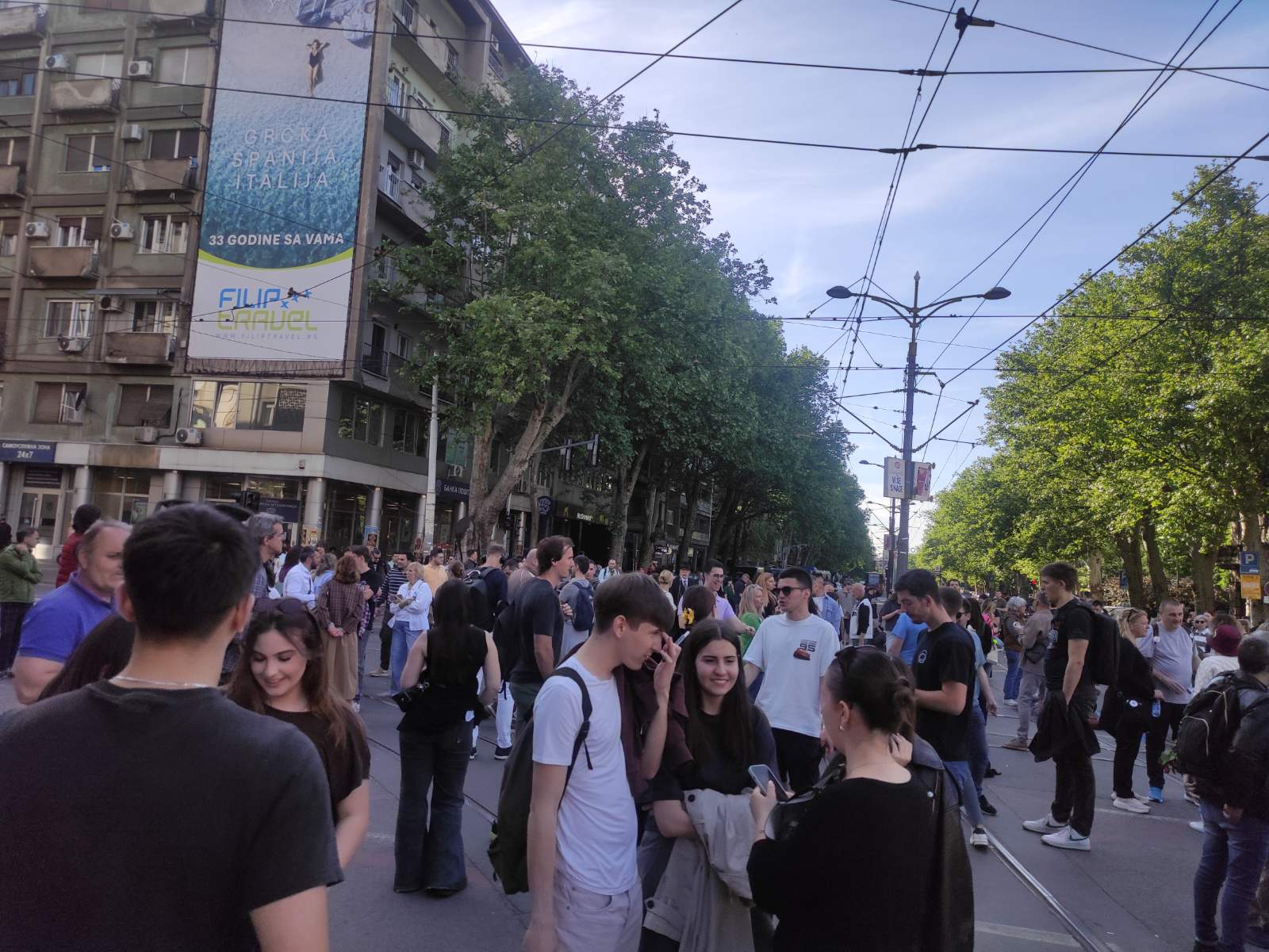 Automobilom udario čoveka od 90 godina ispred Pravnog fakulteta, drugi vozač udario studenta šipkom: Građani se okupljaju na toj raskrsnici (VIDEO) 2
