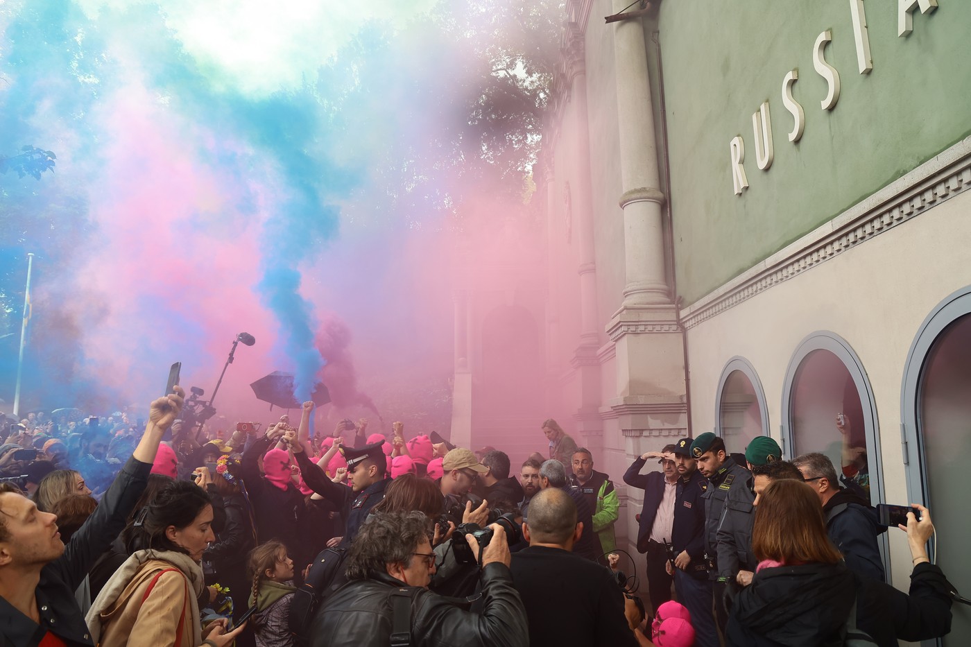 bijenale Pusi Rajot i propalestinski aktivisti uzdrmali otvaranje Bijenala u Veneciji (VIDEO) 2