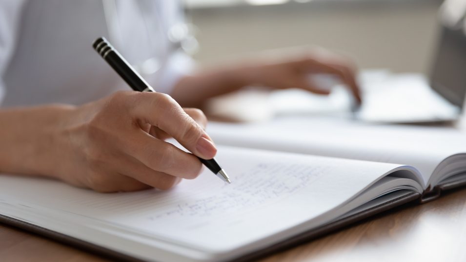 Scrisul de mână poate dezvălui riscul de demență