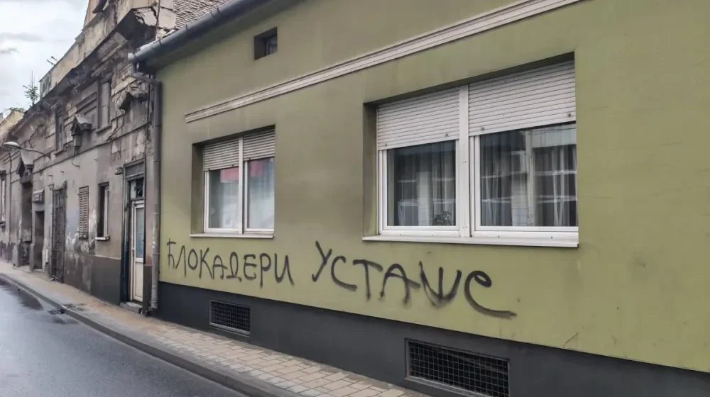 Demokratska stranka Novi Sad: Režim hitno da prekine sa ispisivanjem grafita mržnje dok ne bude kasno 1