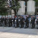 Studenti i naprednjaci jedni pored drugih na Slaviji, simpatizeri SNS-a se ipak povukli (VIDEO, FOTO) 5