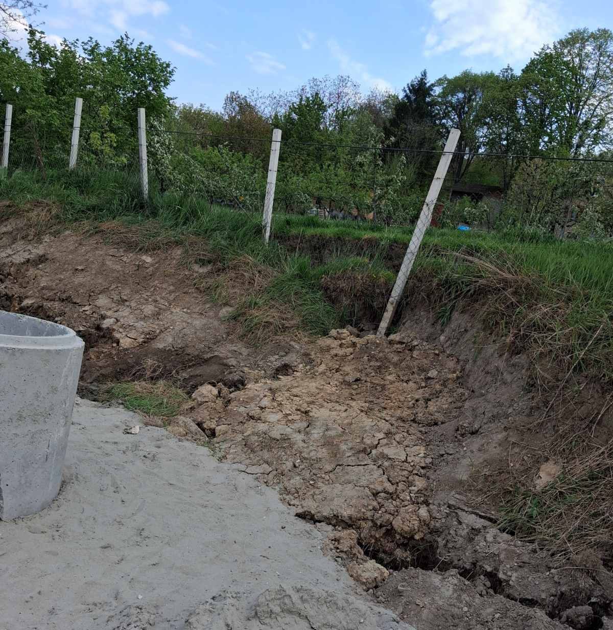 Ne nazire se kraj radova na putu između Petrovaradina i Sremskih Karlovaca: "Klizimo na sve strane, nadam se da mi kuća neće završiti na ulici" 3