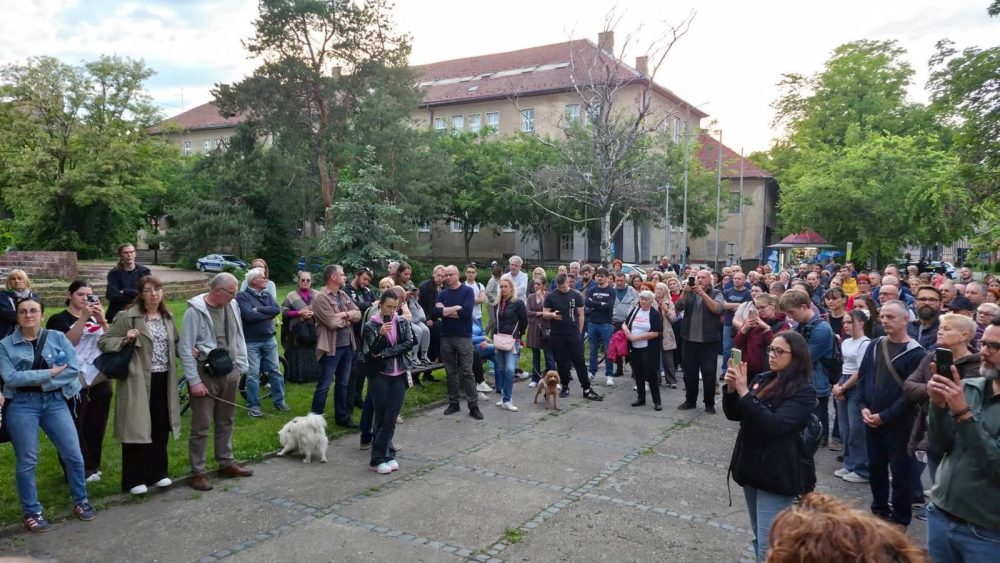 Montirane fotografije i uvredljivi komentari: Profesorke Pedagoškog fakulteta u Somboru danima targetirane zbog podrške studentima 2 Montirane fotografije i uvredljivi komentari: Profesorke Pedagoškog fakulteta u Somboru danima targetirane zbog podrške studentima 2