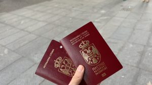Počelo izdavanje novog burgundi crvenog pasoša 8