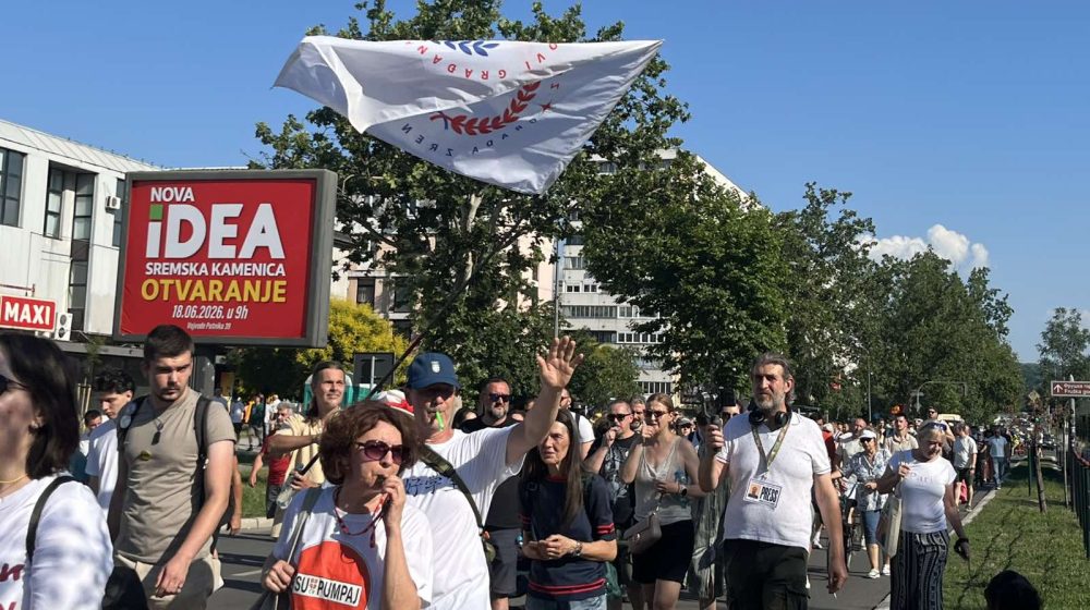 "Ovde je sve počelo": Studentski protest u Novom Sadu, građani stigli do turbo kružnog toka (FOTO, VIDEO) 9
