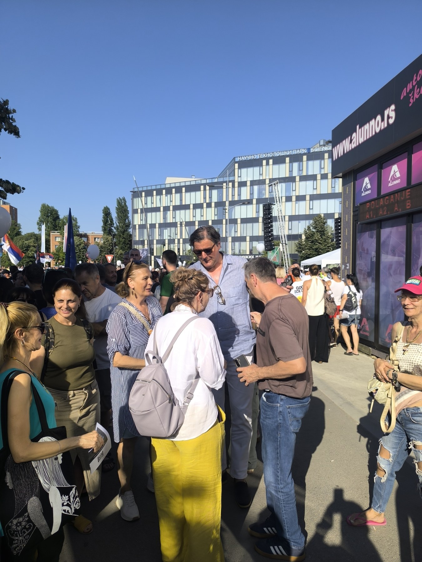 "Plaše se ljudi koji ne veruju njihovim lažima": Studentski protest u Novom Sadu (FOTO, VIDEO) 4 "Plaše se ljudi koji ne veruju njihovim lažima": Studentski protest u Novom Sadu (FOTO, VIDEO) 4