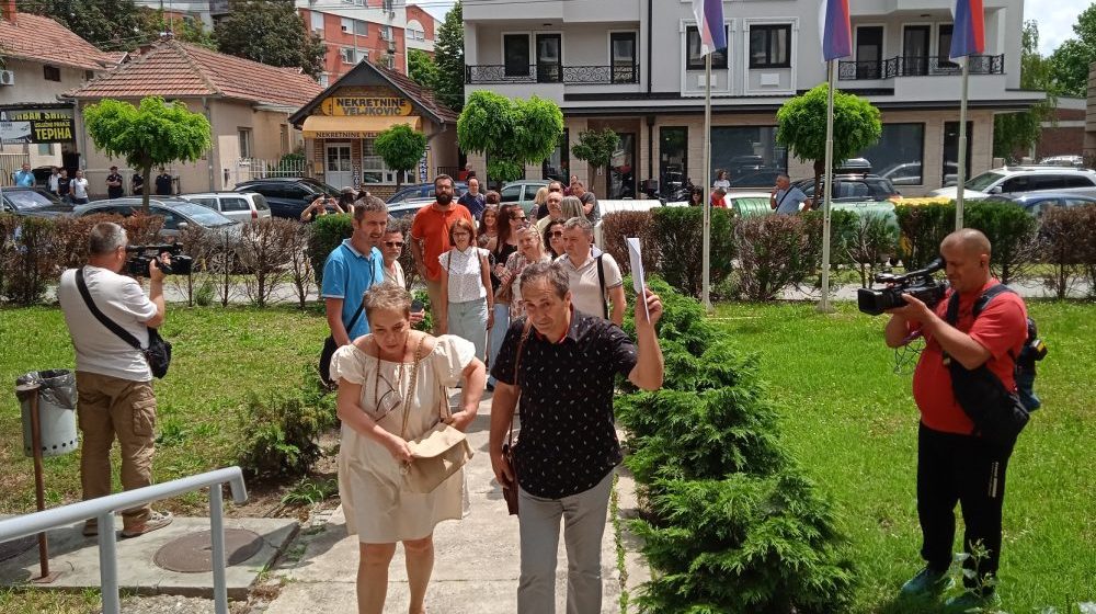 Ne želimo scene kao u Petoj gimnaziji u Beogradu ili Zmajevoj u Novom Sadu: Pismo opomene Unije sindikata prosvetnih radnika Kragujevca 11