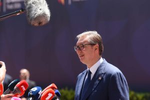 Vučić se vratio u Srbiju: Kaže ogladneo u Tivtu od evropske hrane (VIDEO) 9 Vučić se vratio u Srbiju: Kaže ogladneo u Tivtu od evropske hrane (VIDEO) 7