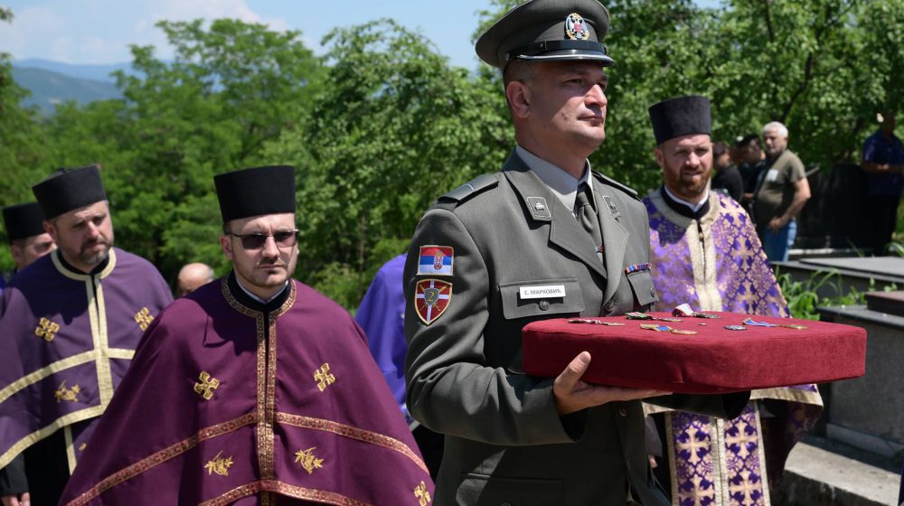 Vučić posthumno odlikovao vodnika koji je poginuo u mirovnoj misiji u Libanu 10