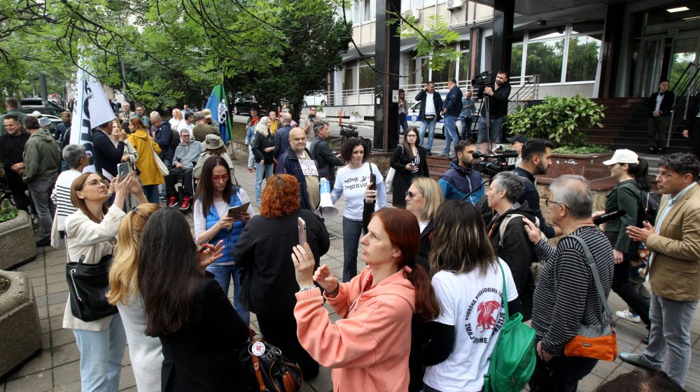 Roditelji učenika Jovine gimnazije danas ponovo ispred ministrstva prosvete 11
